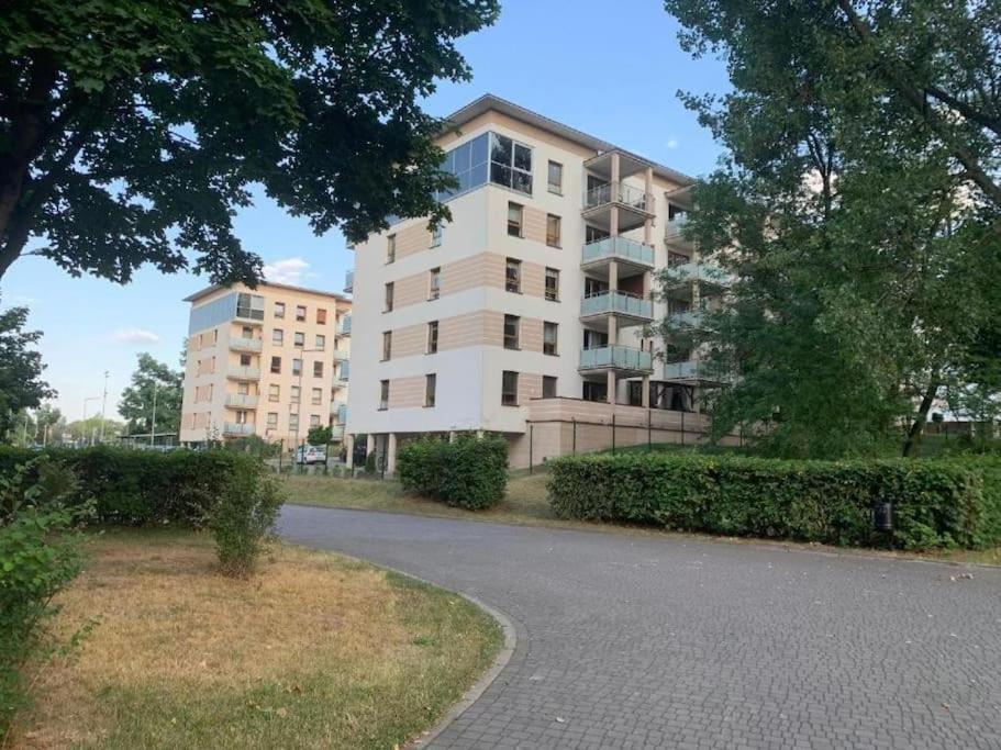 Europa22 "Apartament Delux" Z Wanna - Centrum Miasta Z Widokiem Na Staw Tomaszów Mazowiecki Exteriér fotografie